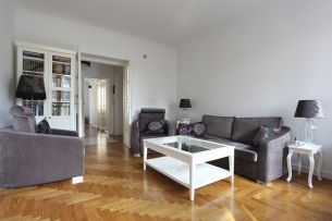 Wood floor lounge refurbishment