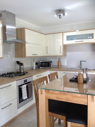 clean modern kitchen Bishopstoke Manor